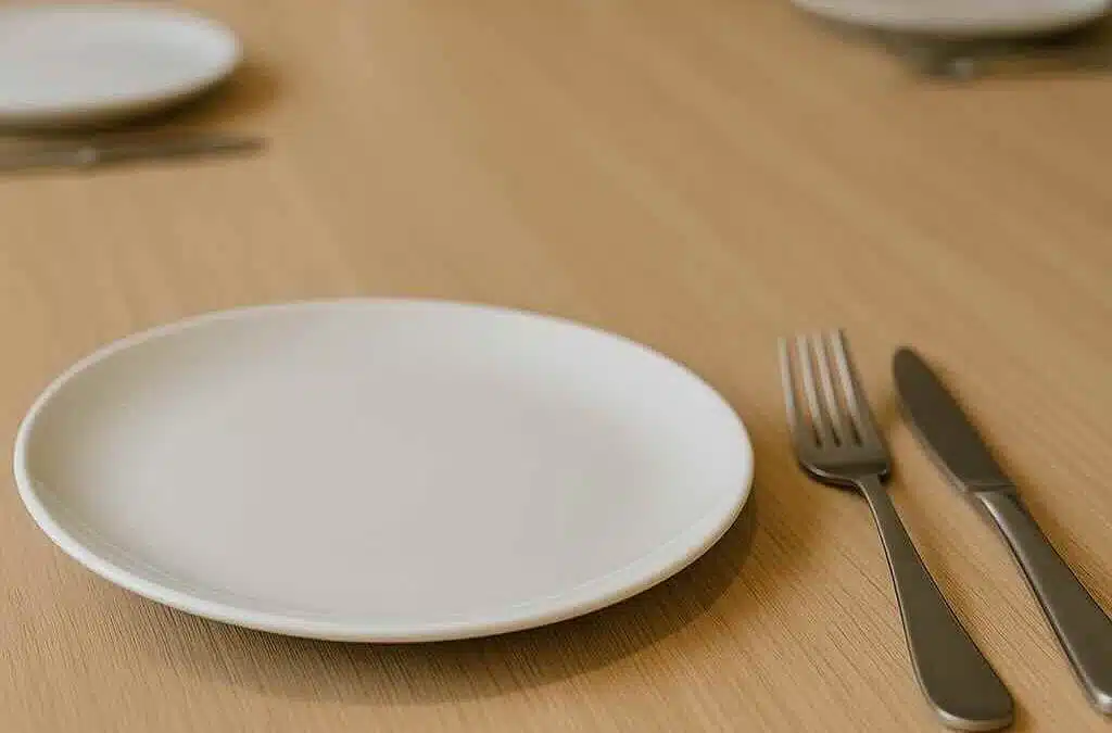 Skær igennem med stil – sådan løfter du madoplevelsen med japanske knive og elegant bestik